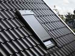 Velux Volet roulant rigide pour fenêtre de toit, gris anthracite, à énergie solaire, l.55 x H.70 cm, SSL 9 0000S