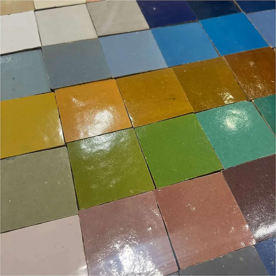 Zellige Marocain traditionnel couleur : Bleu empire - 44 - format : 5x5 cm sur plaque de 30x30 cm --Gioia Materia Outlet